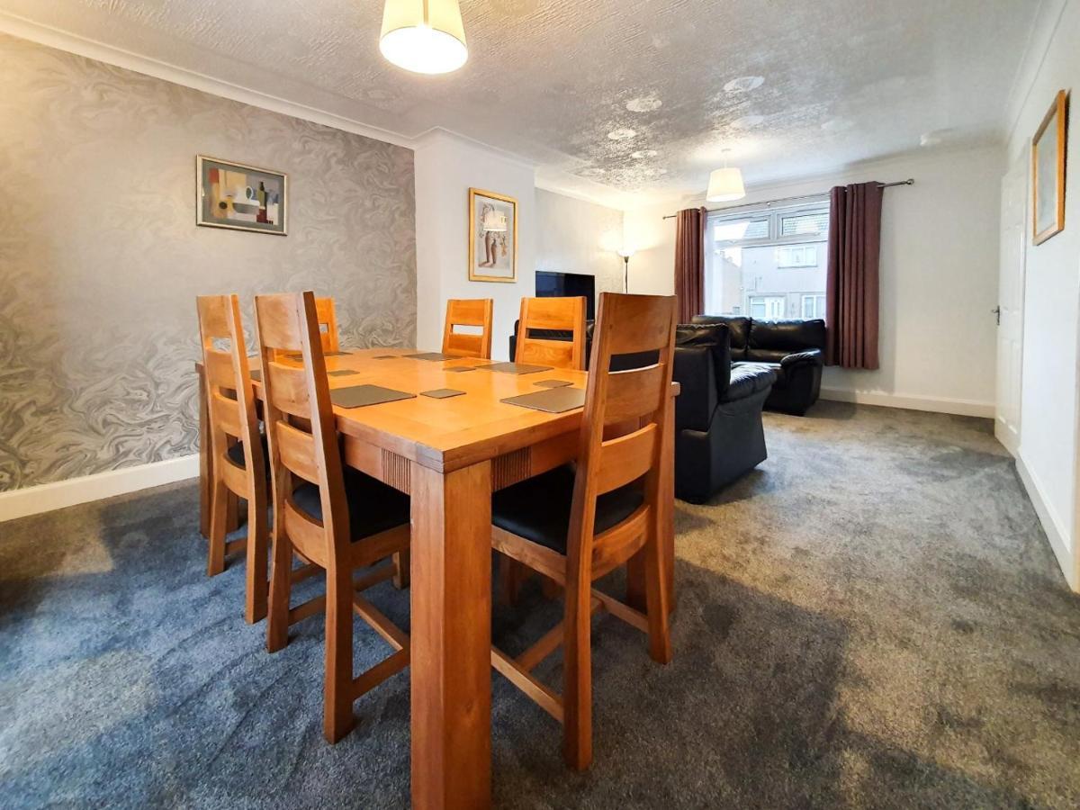 3 Bedroom House Amazon M90 Dunfermline Edinburgh Exterior photo