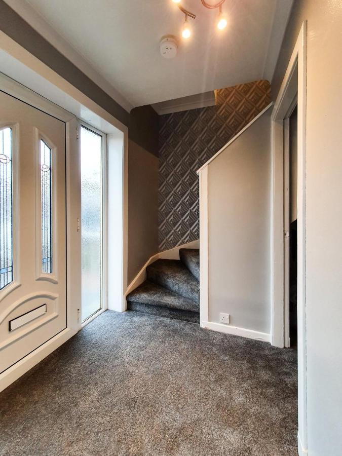 3 Bedroom House Amazon M90 Dunfermline Edinburgh Exterior photo